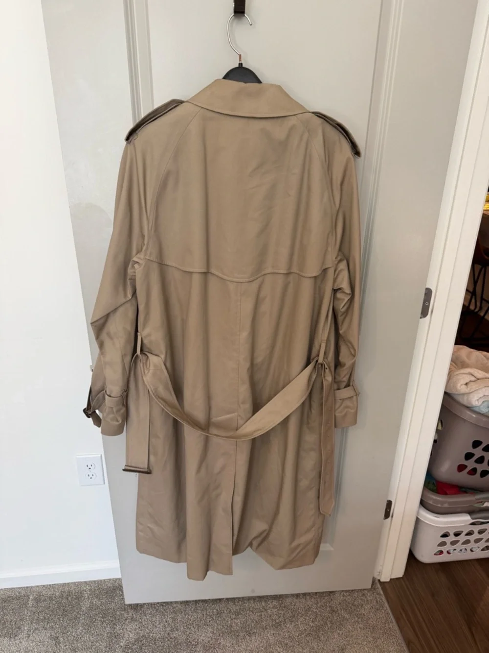 Authenic Vintage Burberry Tan Double-Breasted Trench Coat - Picture 6 of 16